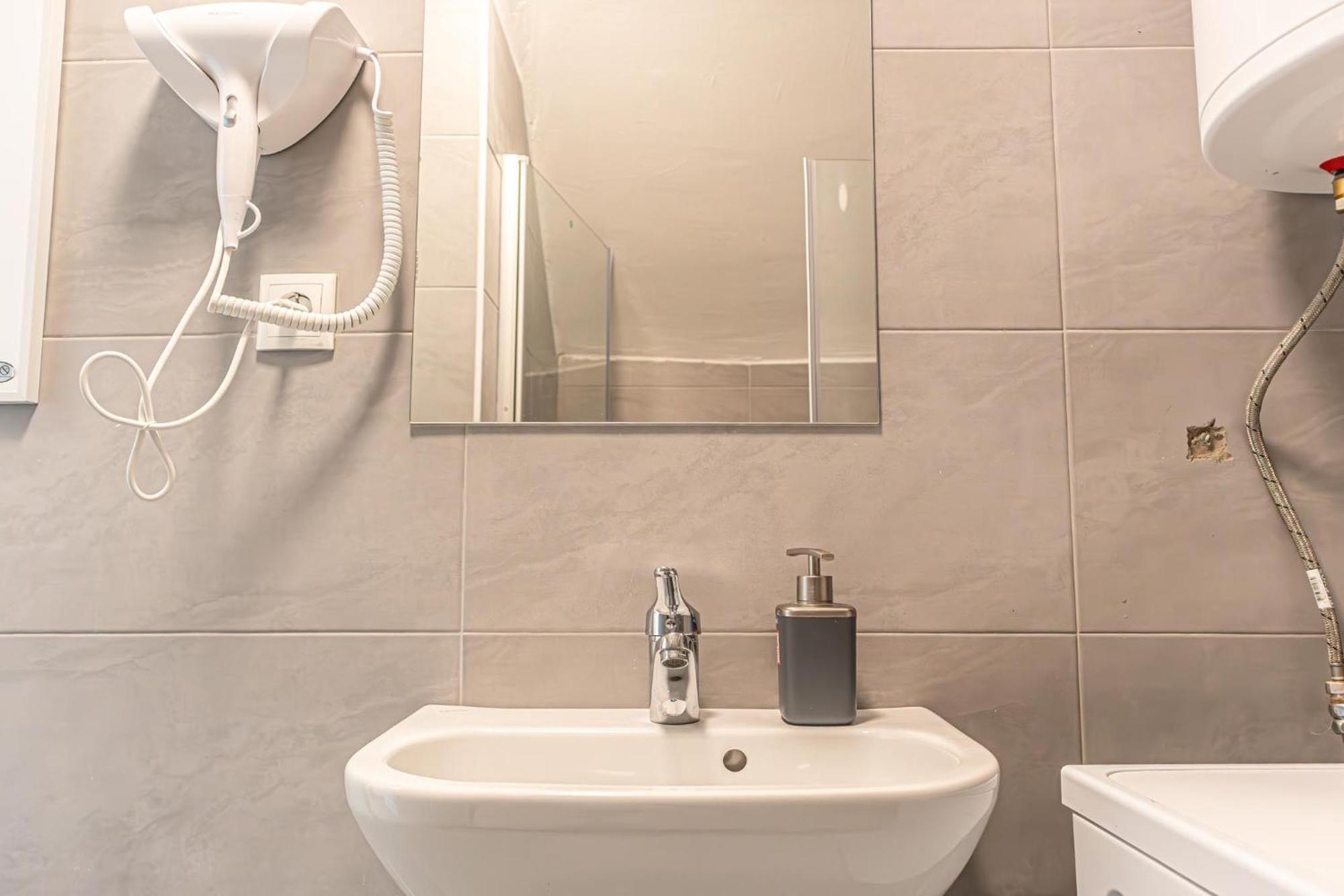 Convenient 2Br Apt. Near U6 Station Am Schoepfwerk فيينا المظهر الخارجي الصورة